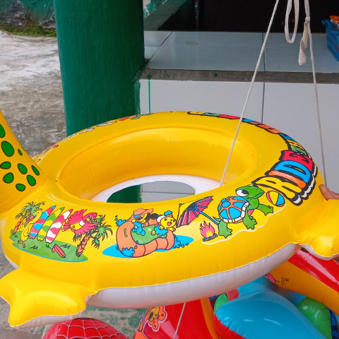 Balon renang kura kura