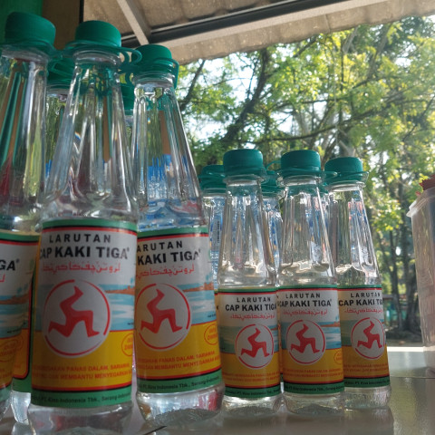 Larutan Cap Kaki Tiga Botol 500ml